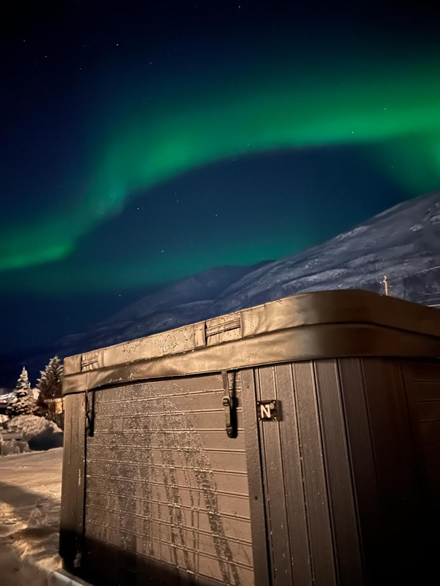 Alpan Apartments, Lyngenfjord Olderdalen المظهر الخارجي الصورة